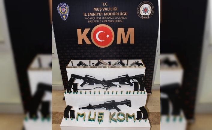 Polisten silah ticareti yapanlara darbe