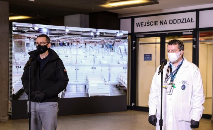 Polonya’da Covid-19 hastaları için yapılan ilk sahra hastanesi faaliyete geçti