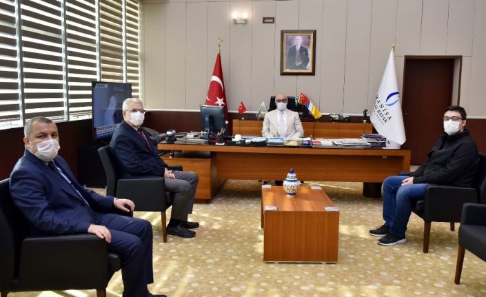 Rektör Ataç TÜBİTAK-2242 birincilik ödülü alan öğrenciyi tebrik etti