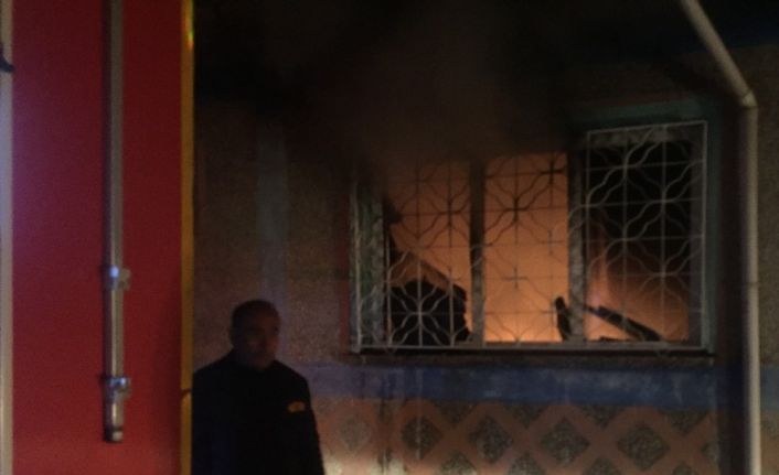"Renksiz hayatıma renk katmak istiyorum" dedi kaldığı evi yaktı