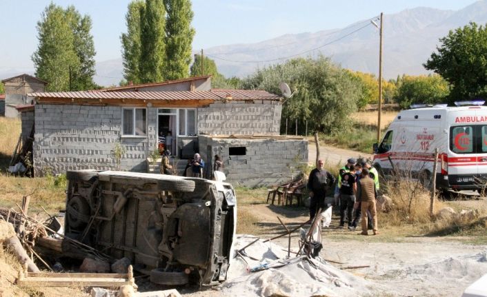 Şelaleden dönen 9 kişilik ailenin içerisinde bulunduğu araç şarampole uçtu: 2 yaralı