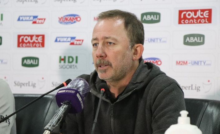 Sergen Yalçın: “Beşiktaş tarihinin en zor antrenörlük görevini ben yapıyorum”