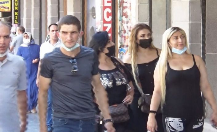 Sigara içilen ortamda korona virüs daha hızlı bulaşıyor