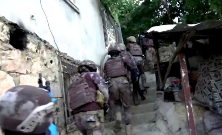 Siirt’te terör örgütü DEAŞ operasyonu: 1’i sözde emir 6 kişi gözaltına alındı