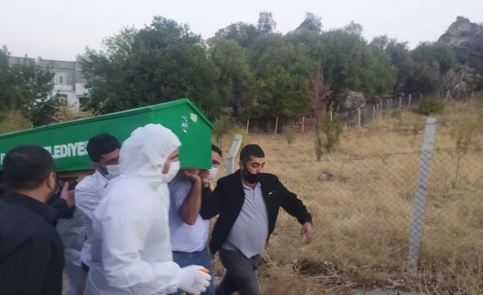 Silvan’da korona virüs tedavisi gören bir kişi hayatını kaybetti