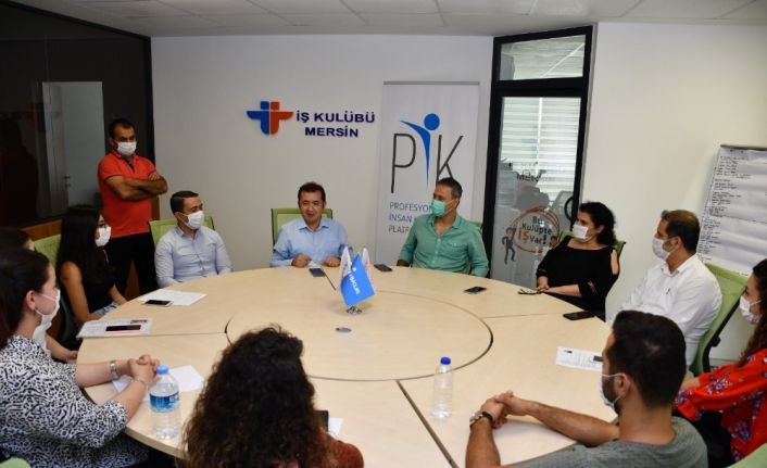 Staj gören öğrencilere iş kulübü eğitimi verildi