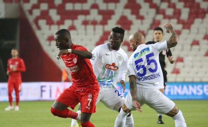 Süper Lig: Sivasspor: 0 - Çaykur Rizespor: 1 (İlk yarı)