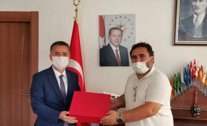 Tekin, Camiler ve Din Görevliler Haftası dolayısıyla Bayburt Müftüsü Başoğlu’nu ziyaret etti