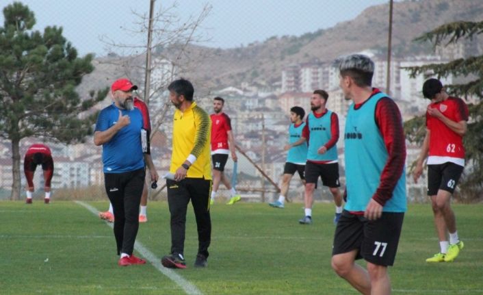 Teknik Direktör Korkmaz, antrenmanları drone ile takip ediyor