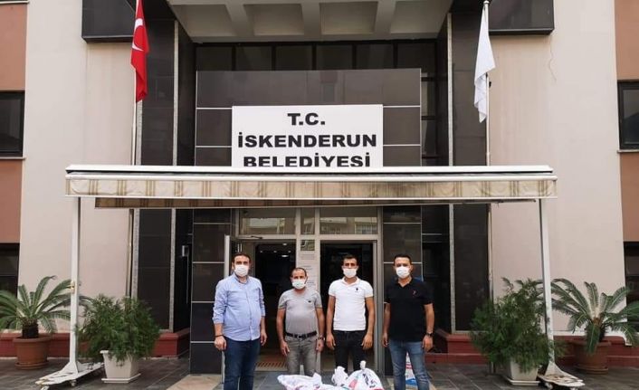Tunceli’den topladığı meşe palamutlarını  İskenderun’a götürdü