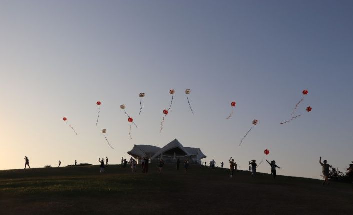 Uçurtmalar Karabağ için havalandı: Gökyüzü Türkiye ve Azerbaycan bayrakları ile şenlendi