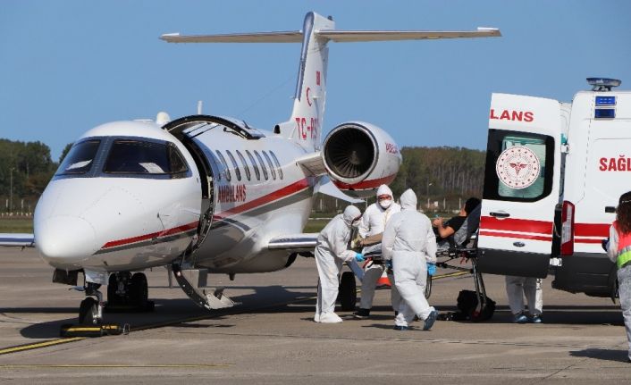 Ülkesinde koronaya yakalanan Afgan doktor ambulans uçakla Samsun’a getirildi