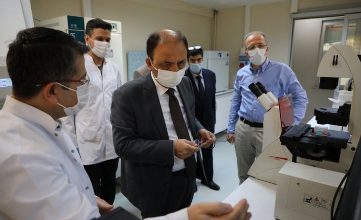 Vali Güner, Bartın Üniversitesi Merkezi Araştırma Laboratuvarını ziyaret etti