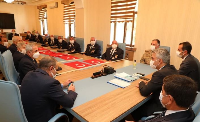 Vali Makas: “Bütün şehitlerimiz ve gazilerimiz, memleketimizin birliğinin ve bütünlüğünün ifadesidir”