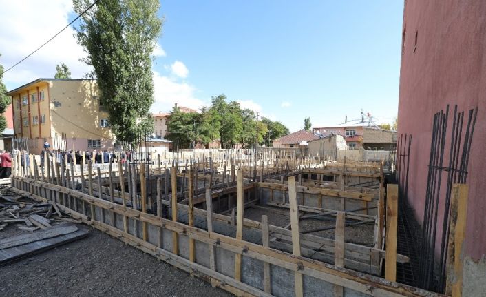 Vali Varol ve Başkan Sayan, cami ve taziye evi temel atma törenine katıldı