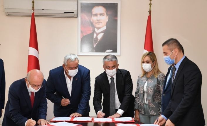 Vali Yazıcı, hayırsever Adnan Yılmaz ile okul protokolü imzaladı