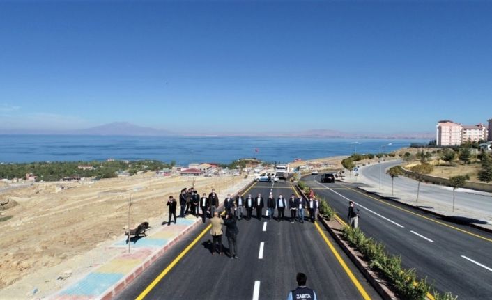 Van Gölü manzaralı yol 10.10.2020 saat 10:10 gibi tarihi anda hizmete açıldı