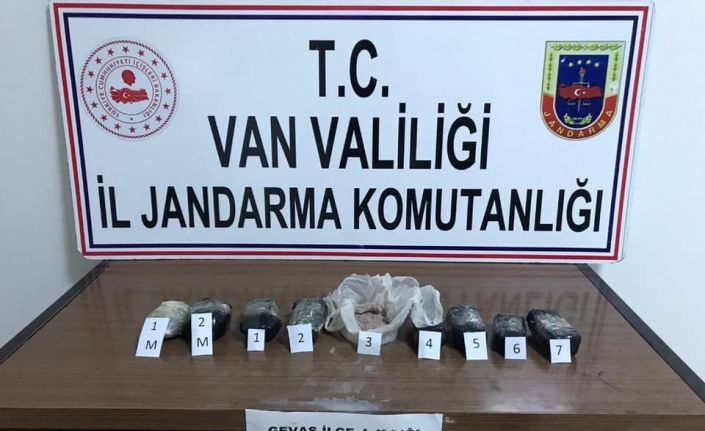 Van’da 1 kilo 274 gram eroin ile 302 gram metamfetamin ele geçirildi