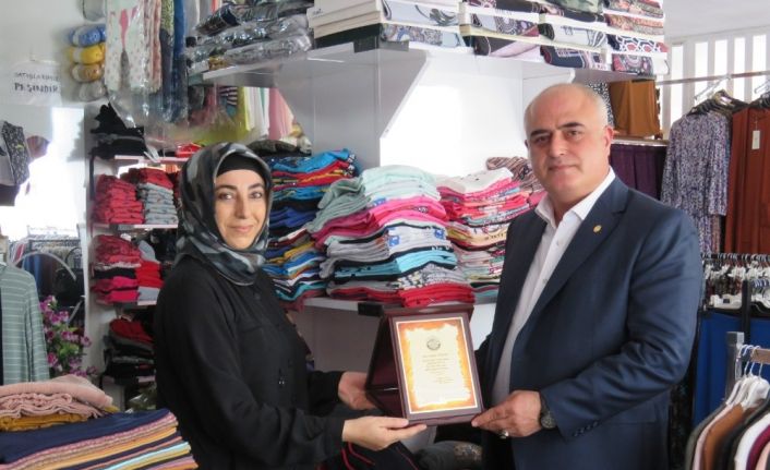 Yahyalı’da 11 yıllık kadın esnaf, ilçede yılın ahisi seçildi