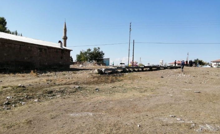 Yengesini ve kız kardeşini tüfekle ağır yaraladı bir kişiyi de öldürdü