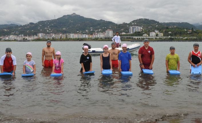 ‘Yüzme Bilmeyen Kalmasın Projesi’ ile sadece bu yıl ülke genelinde yüz binlerce kişi yüzme öğrendi