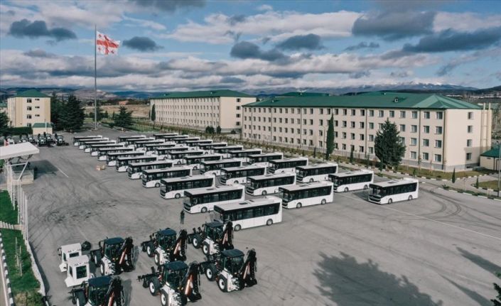 12 iş makinesi ve 35 adet otobüs Gürcistan Savunma Bakanlığına teslim edildi