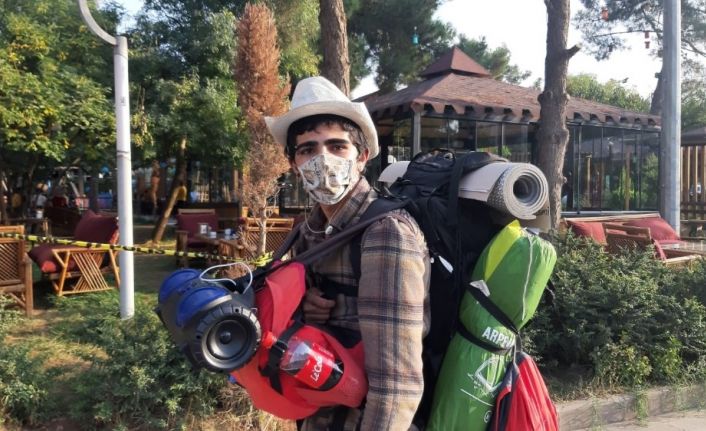 18 yaşındaki genç, 1 yılda otostop çekerek 50’den fazla şehir gezdi