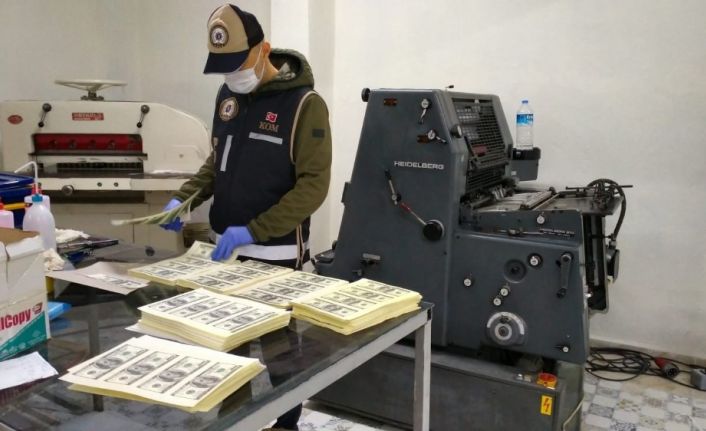 1 buçuk milyonluk sahte doları piyasaya sürmeye çalışan 6 kişi tutuklandı