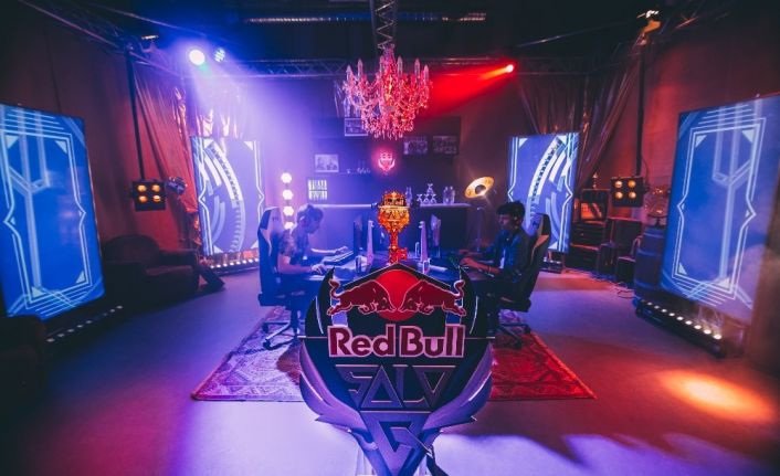 1v1 LoL turnuvası Red Bull Solo Q yeni şampiyonunu arıyor