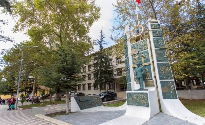 65 yaş üstü vatandaşlar belirli saatlerde dışarı çıkabilecek