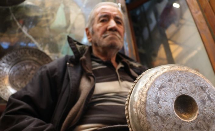 73 yıldır ekmeğini bakırdan çıkarıyor