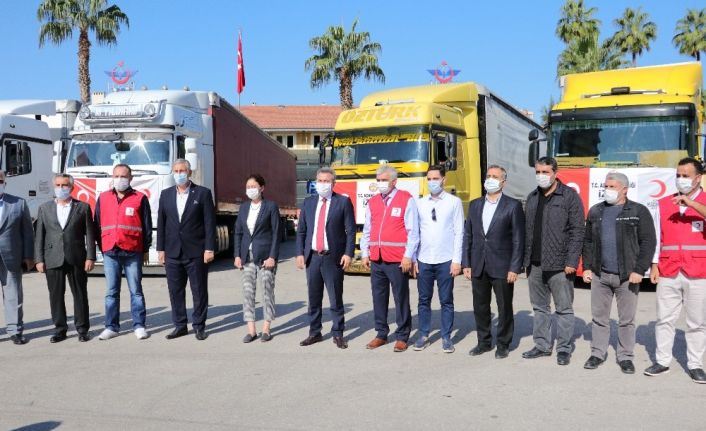 Adana’dan İzmir’e yardım tırları yola çıktı