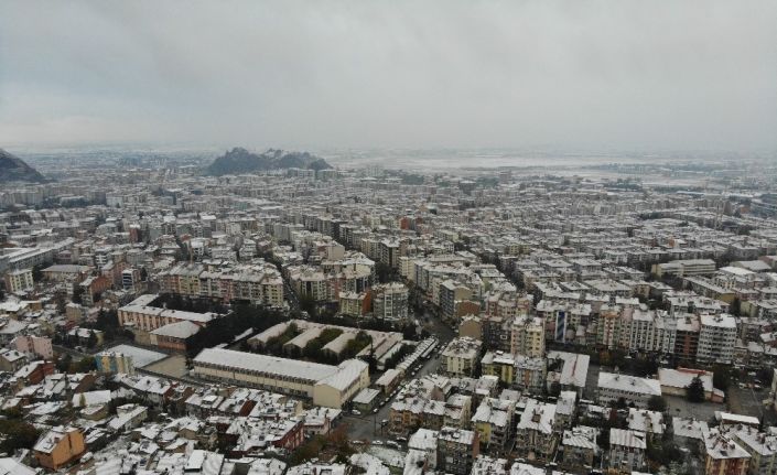 Afyonkarahisar güne kar sürprizi ile uyandı