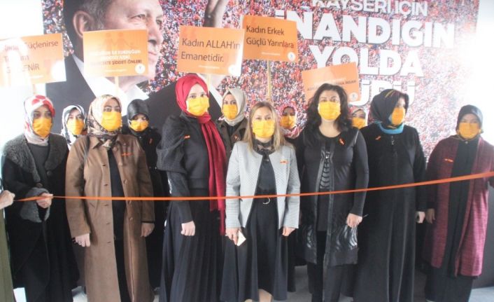 AK Parti Kadın Kolları İl Başkanı Emine Timuçin: “Kadına yönelik şiddet, aileyi parçalıyor”