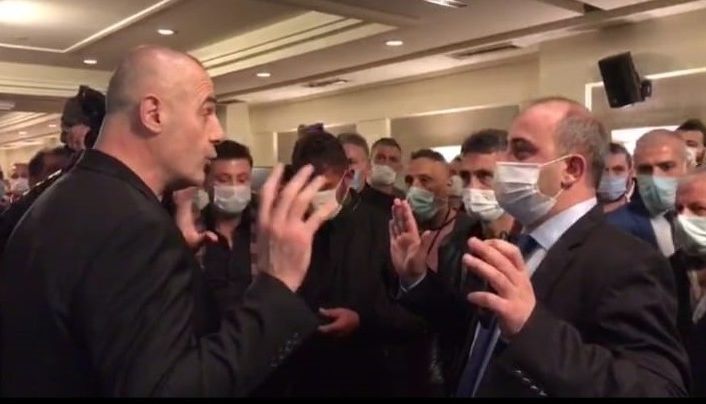 AK Parti Trabzon İl Başkan aday adaylığını açıklamak isterken polisin ‘pandemi’ uyarısı ile karşılaştı