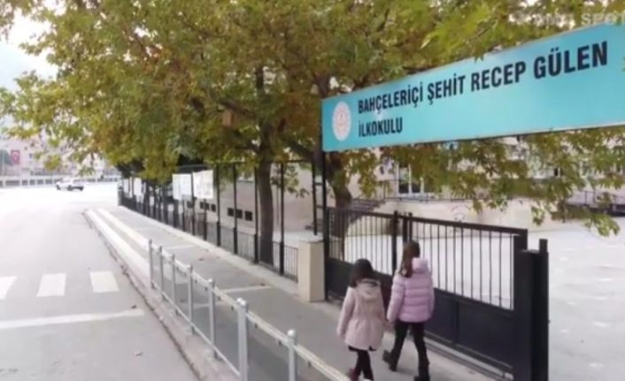 Amasyalı ilkokul öğrencilerden Kovid-19 farkındalık videosu: "Okulumuza kavuşmamız için lütfen siz de maskenizi takar mısınız? "