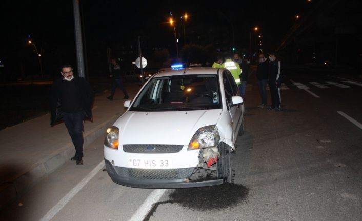Ambulansa yol vermek isterken karıştığı kazada ilk müdahaleyi yol verdiği sağlık ekibi yaptı
