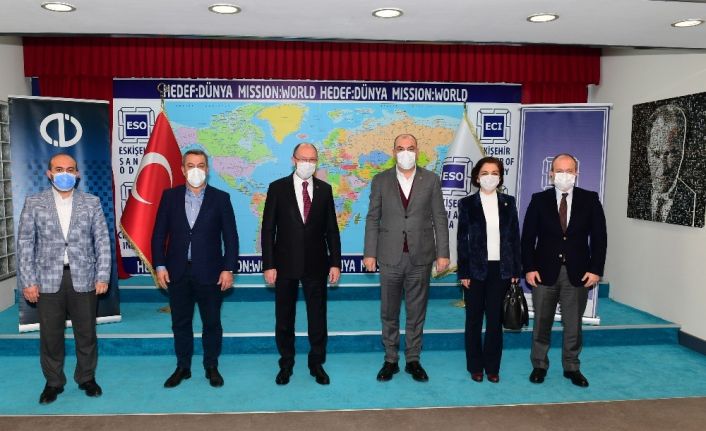 Anadolu Üniversitesi iş yaşamı ile öğrenciler arasında köprü olmaya devam ediyor
