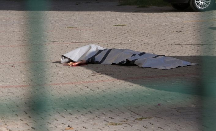 Annesinin elinden yakalamaya çalıştığı kız çocuğu, 14. kattan düşerek öldü
