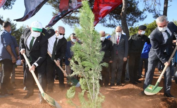 Antalya’da ‘geleceğe nefes’ seferberliğiyle fidanlar toprakla buluştu