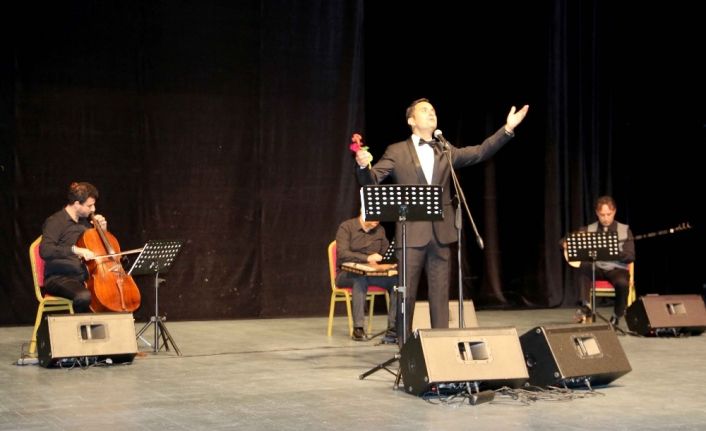 Atatürk’ün sevdiği şarkılar Gebze’de seslendirildi