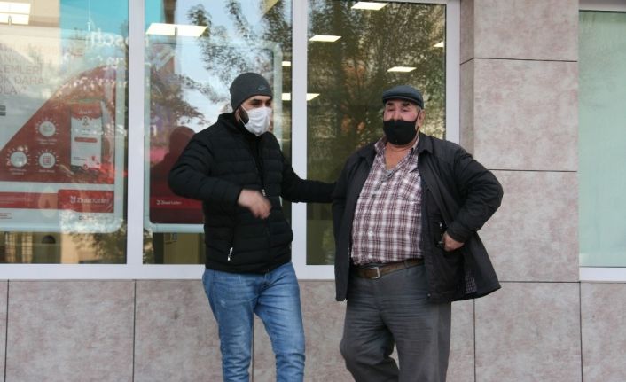 Bankaya girmeye çalışan korona virüslü adam HES kodu sayesinde yakalandı