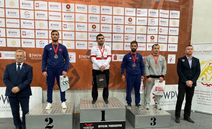 Bartın Üniversitesi’nin milli güreşçileri Rusya, Polonya ve Hırvatistan’dan madalyalarla dönüyor