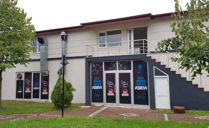 Başiskele’de kimsesizlere sıcak yemek hizmeti