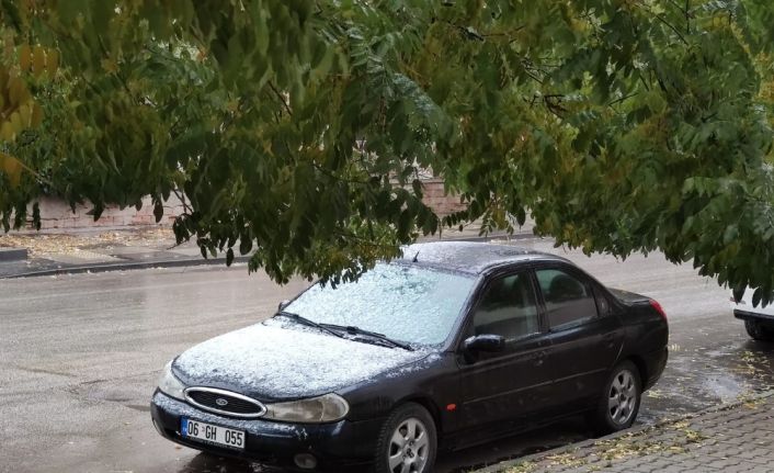 Başkent’te mevsimin ilk karı yağdı