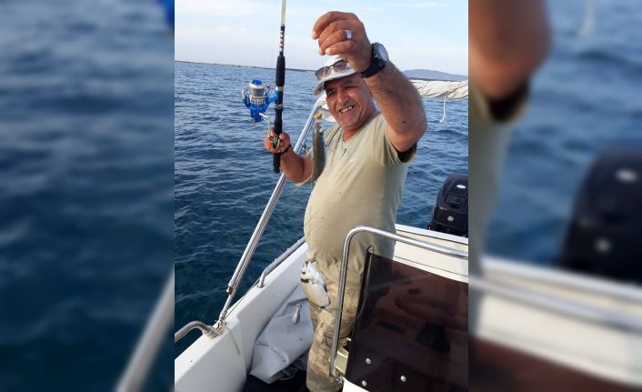 Batan teknede kaybolan balıkçılın cesedi Limni sahilinde bulundu