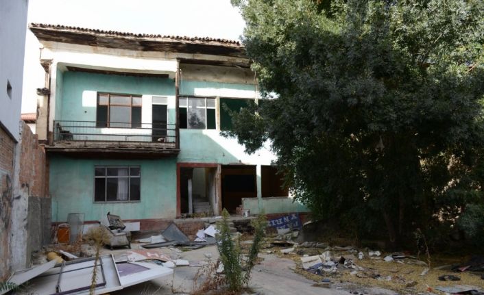 Bir hayal ile yola çıkıldı, tarihi yapılar yeniden ayağa kalkmaya başladı