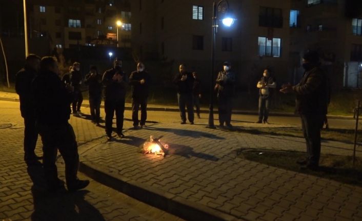 Bir mahalle sokağa indi: 397 dairenin doğal gazının bağlanmamasını protesto ettiler