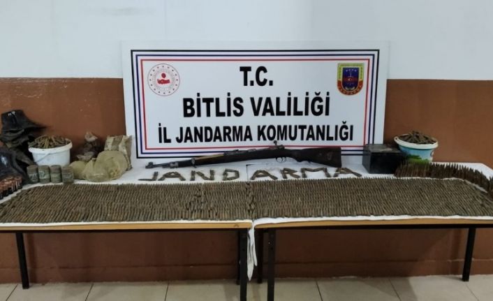Bitlis’te teröristlere ait silah, kına ve ağda ele geçirildi