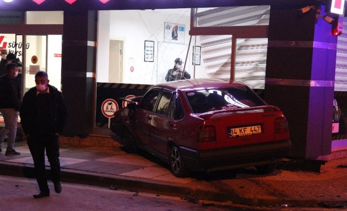 Bolu’da 2 otomobilin karıştığı kazada korona virüs tedbiri faciayı önledi